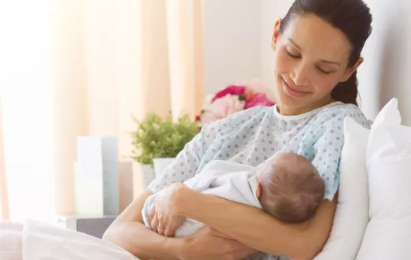 العناية بالأم بعد الولادة نظافتك، راحتك، غذاؤك!
