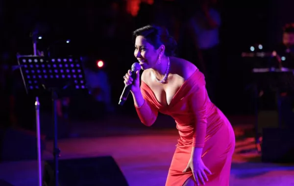 لمن قالت شيرين عبد الوهاب "كل عام وإحنا منحب بعض" في يوم الحب؟