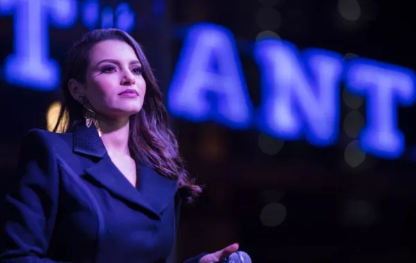 بالصور: كارمن سليمان تخطف الأنظار برشاقتها بعد 40  يوم من الولادة