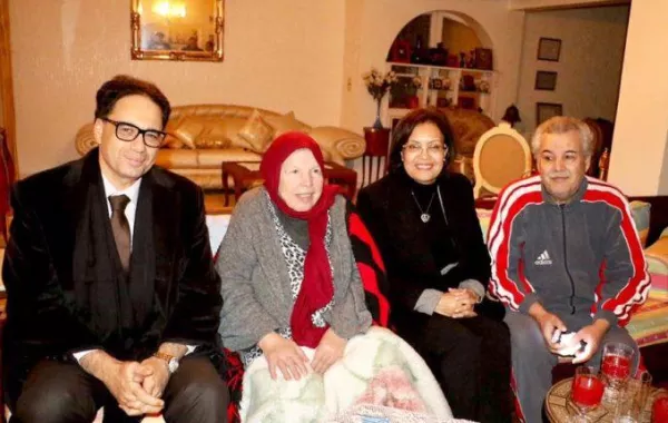 وزير الثّقافة التونسي يزور الفنّانة المعتزلة نعمة