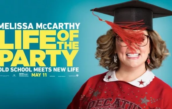 بالفيديو: ميليسا مكارثي تعود الى الجامعة و تنافس ابنتها في Life of the Party