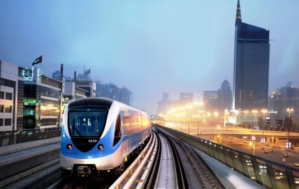 ركاب مترو دبي يطلبون زيادة بوابات الدخول والمفتشين وتوفير مصلى