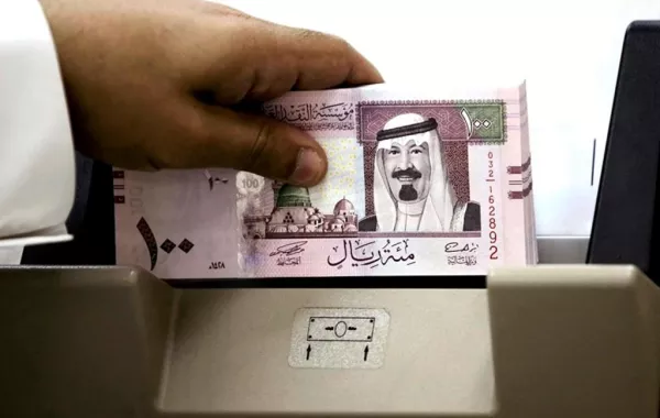 العمل السعودية تودع 1.9 مليار ريال معاشات للضمان وبدل غلاء معيشة