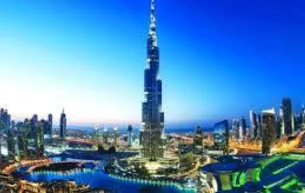 برج خليفة يكتسي بشعار كأس العالم 2018