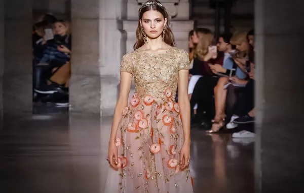 فساتين خطوبة مطرزة لهذا الموسم