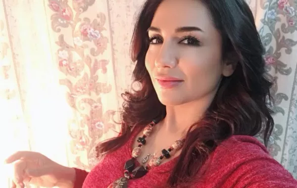 رنا شميس لـ " سيدتي نت " : أدافع عن زواجي بأغنية  في " عزف منفرد "