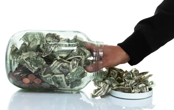 القبض على شخص بتهمة الاستيلاء على الأموال بالحيلة