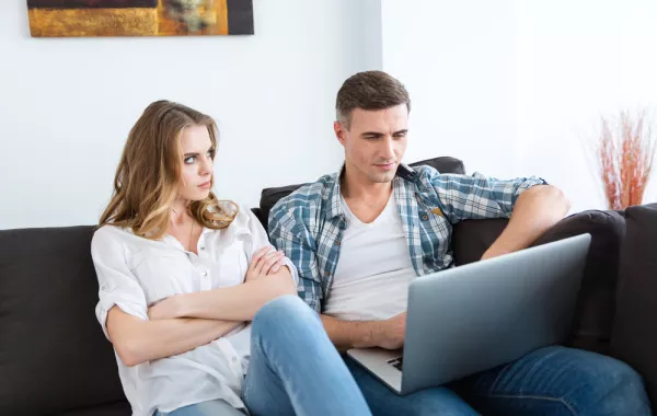 بعد عشر سنوات على زواجنا أفكر بالطلاق!