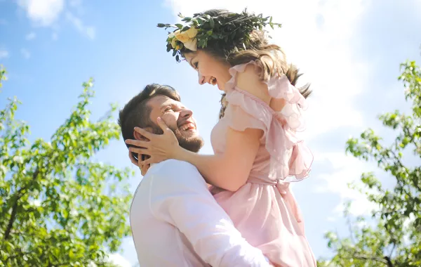 حيل لإشعال رغبة زوجك بك