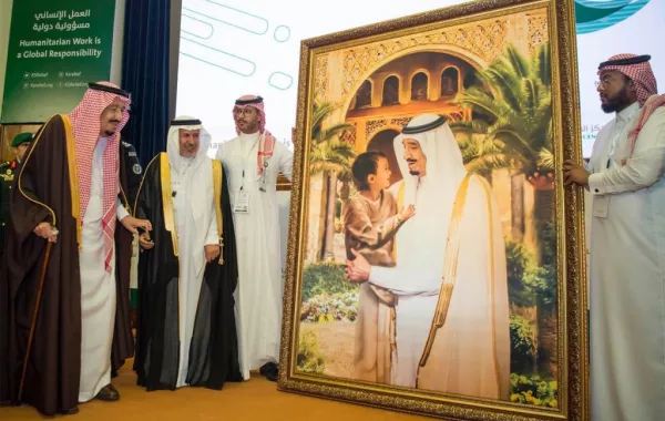 بالصور: الملك سلمان يدشن منصة المساعدات الإنسانية السعودية