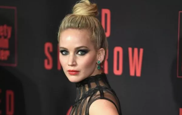 جنيفر لورنس تختار Dior مجددًا في نيويورك