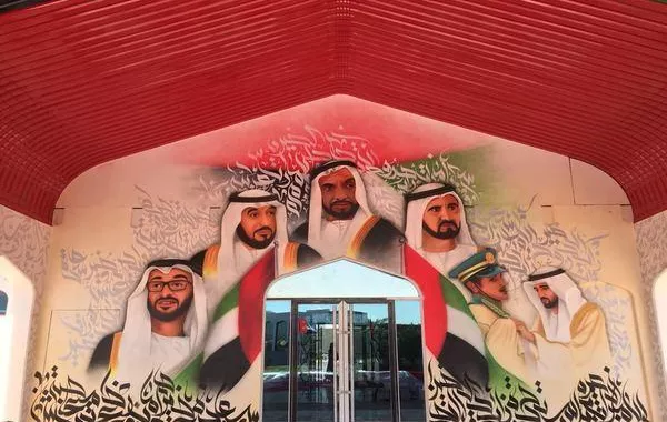 سعوديان يصممان جدارية لقادة الإمارات