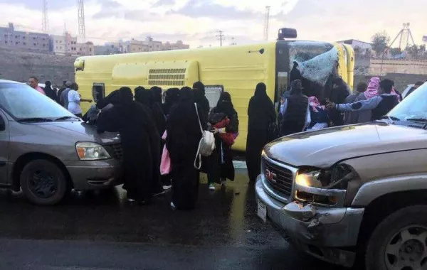 إصابة 15 طالبة في انقلاب حافلة لجامعة الملك خالد