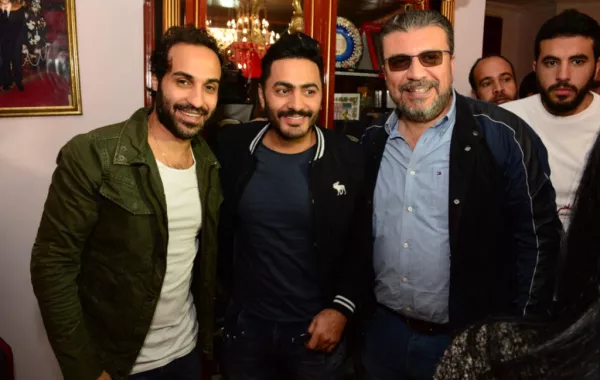 تامر حسني يقود حملة التبرع بالدم في جامعة مصر للعلوم والتكنولوجيا