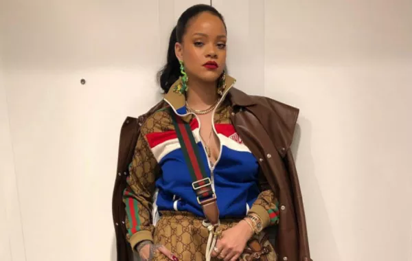 شاهدوا إطلالة ريهانا الأخيرة من Gucci