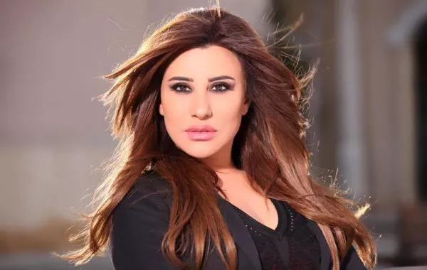 صور نجوى كرم بإطلالة جديدة من نيكولا جبران