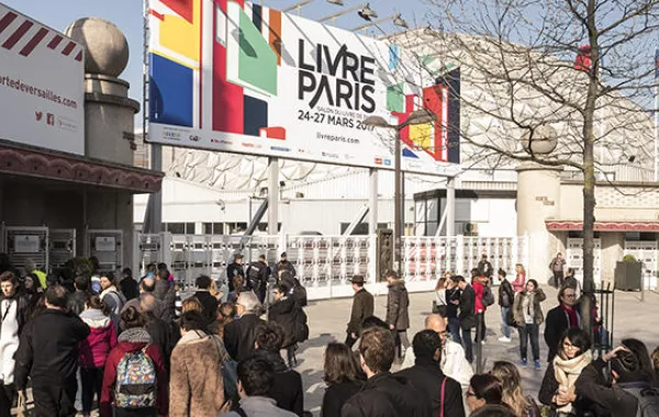 تونس تشارك في صالون باريس للكتاب