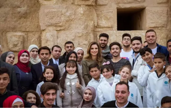 الملكة رانيا العبد الله تزور مبادرة «أنا أتعلم» في مدينة جرش