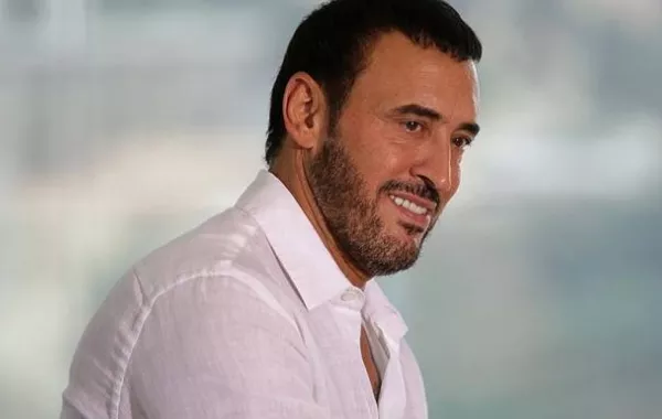 كيف علّق جمهور كاظم الساهر عندما  وصل بالغناء إلى عبارة "ما اسمها"؟