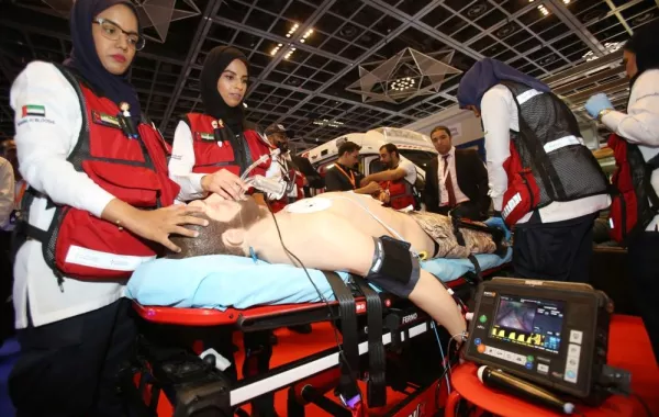 "طبيب الكتروني" في مركبات "إسعاف دبي" لإنعاش القلب والتنفس الصناعي