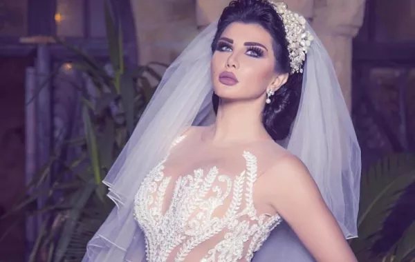 بالصور: جيني اسبر بثوب الزفاف.. فما هي التفاصيل؟