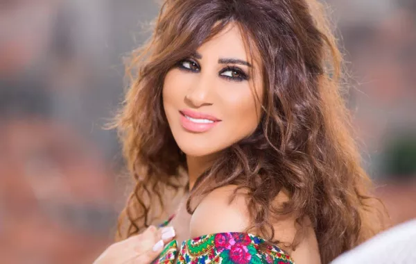 صور نجوى كرم ومايا دياب بتصاميم نيكولا جبران .. من الأجمل؟