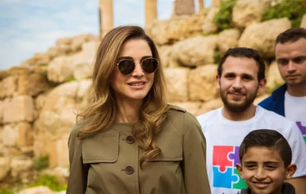 الملكة رانيا العبد الله تزور مبادرة "أنا أتعلم" في مدينة جرش