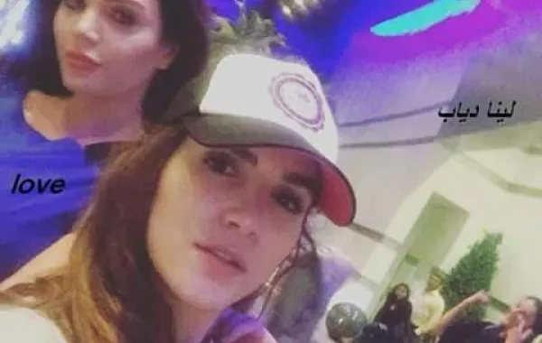 الفنانة الغائبة لينا دياب تعود بصورٍ مع شقيقتيها