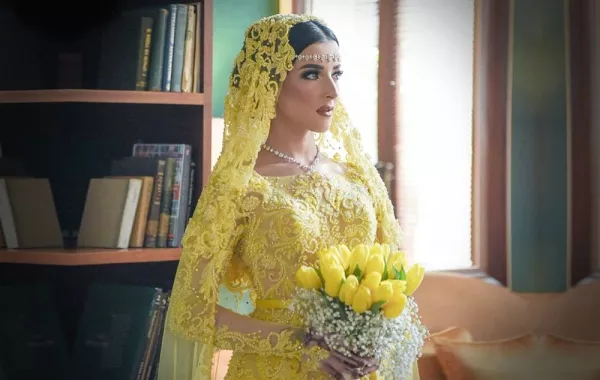 عروس تغزو مواقع التواصل الاجتماعي بإطلالتها يوم زفافها