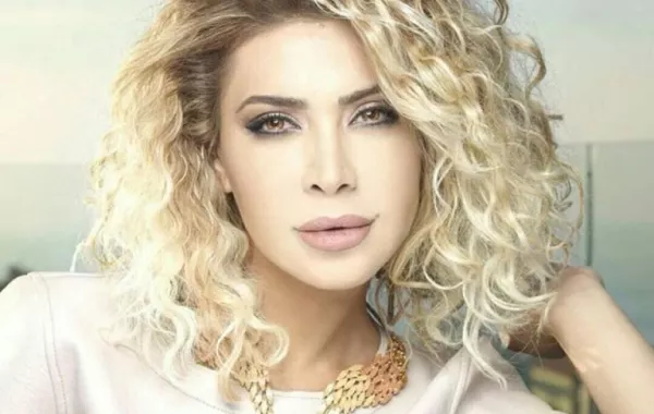 تغريدات النجوم إلي المرأة ..في عيدها