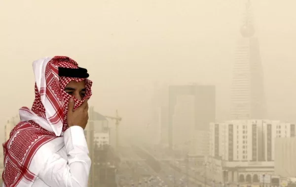 اليوم.. الإنذار المبكر يحذر من رياح مثيرة للأتربة في الرياض