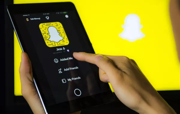 سناب شات يختبر ميزة المنشن