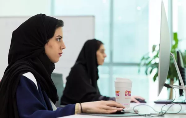 رخصة للمرأة السعودية للقيام بمهام كتابات العدل