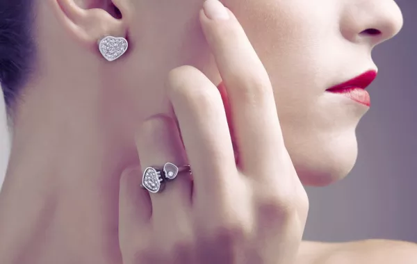 مجوهرات الذهب والماس من مجموعة Happy Hearts من Chopard