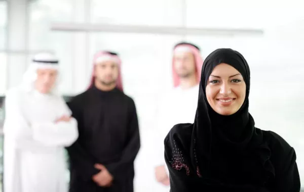توجيه بتمكين المرأة السعودية من الحصول على رخصة التوثيق