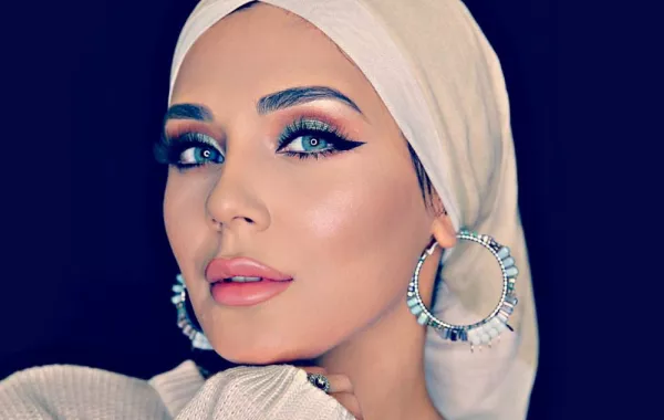لفات حجاب تعتمد على البندانة بشكل أساسي
