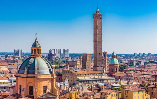 24 ساعة سياحية في بولونيا الإيطالية