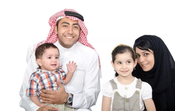 دراسة سعودية: الزوجة العاملة تسهم في زيادة دخل الأسرة