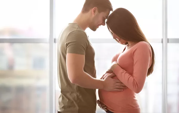 عزيزي الزوج: دلل زوجتك الحامل إذا كنت تريد طفلاً ذكياً