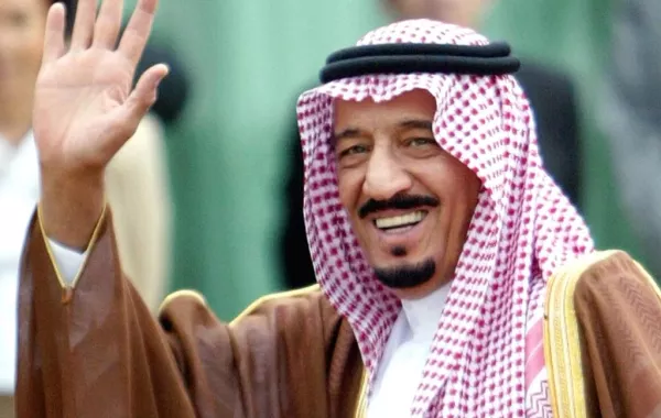 بشرى من الملك سلمان للمبتعثين: إنهاء معاناة سعر صرف العملات
