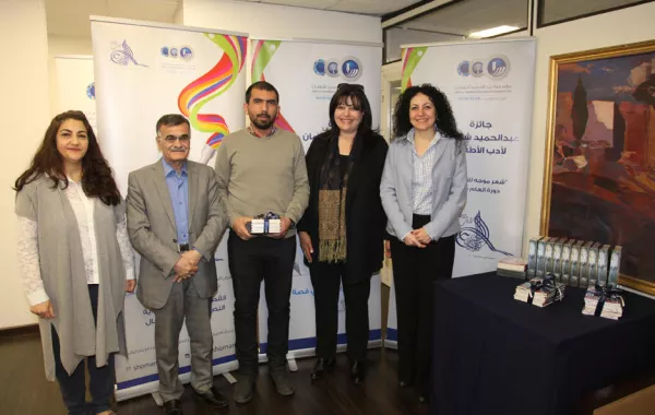 تسليم الفائزين بجائزة أدب الطفل لـ"شومان" إصداراتهم المطبوعة