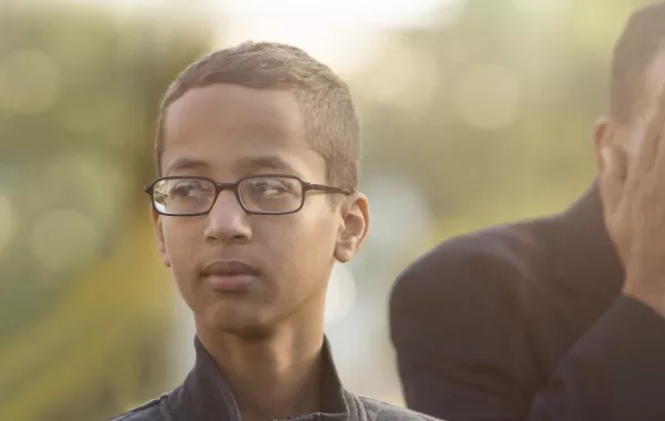 نهاية غير متوقعة ومحزنة لقضية الطفل السوداني «مخترع الساعة».. في أميركا