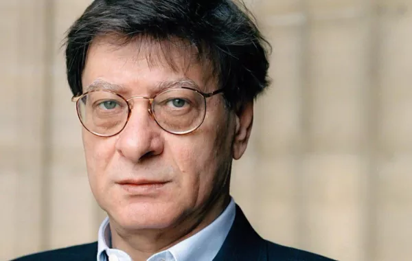 شعراء تغنوا بالفرح والسعادة