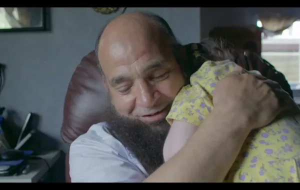 أمريكي مسلم يتبنى 80 طفلاً يعانون من أمراض قاتلة
