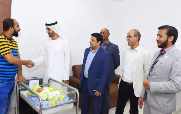 الإمارات.. دورية شرطة تكسر الزحام؛ لتنقل امرأة تعاني المخاض للمستشفى