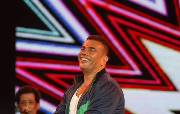 بالتفاصيل: عمرو دياب يكشف عن أول أغنية من ألبومه الجديد