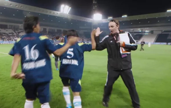 فيلم "كأس العمّال" .. أحلام بسيطة بمواجهة المشقّة والغربة