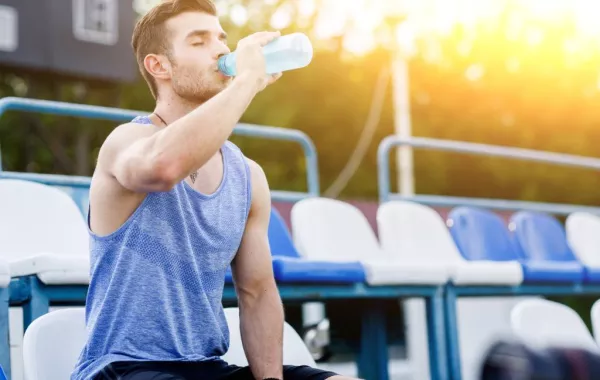 احذر.. الإفراط في شرب الماء يهدد حياتك وقد يؤدي إلى وفاتك!