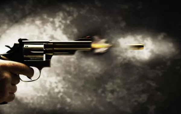 خلاف بين عجوز وبائعة هوى ينتهي بإصابتها