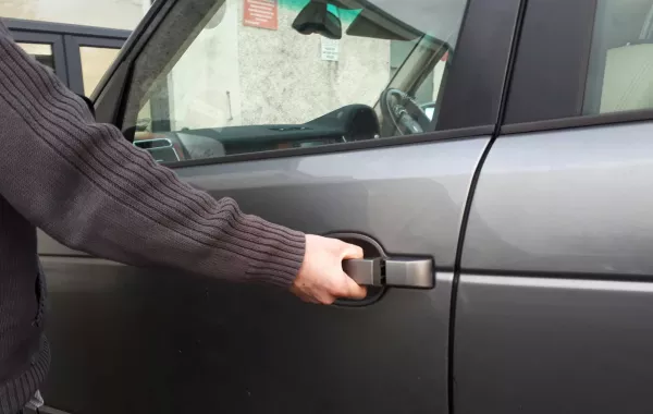 في الرياض.. لص يرفض سرقة سيارة بسبب عدم نظافتها
